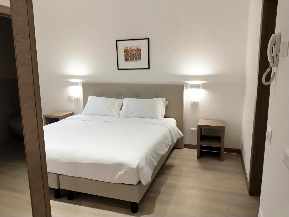 Via Poma Apartments&Rooms Верона Экстерьер фото