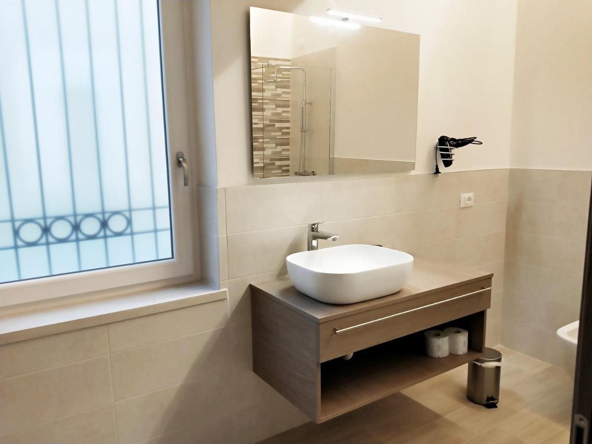 Via Poma Apartments&Rooms Верона Экстерьер фото